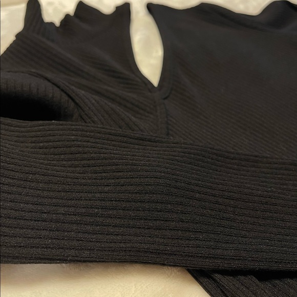 Off shoulder turtle neck long sleeve - Picture 2 of 5